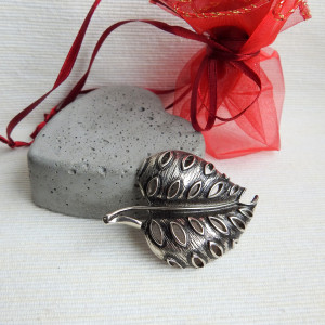 Broszka, przypinka Liść ażurowy