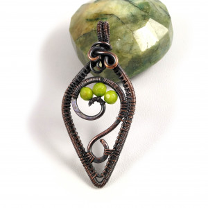 Miedziany wisior z jaspisem zielonym, ręcznie wykonany, prezent dla niego, prezent dla brata, prezent urodzinowy, biżuteria autorska, unisex