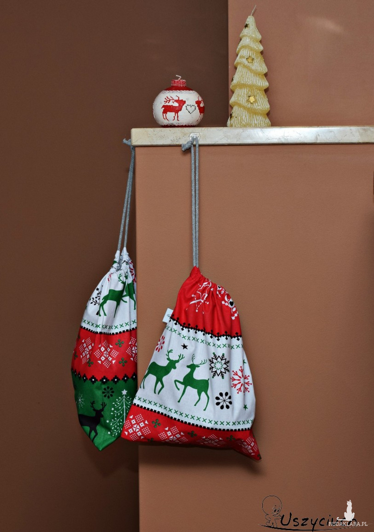 Worek na prezenty worek świąteczny, worek prezentowy, opakowanie na prezent sweterek czerwony rozm M