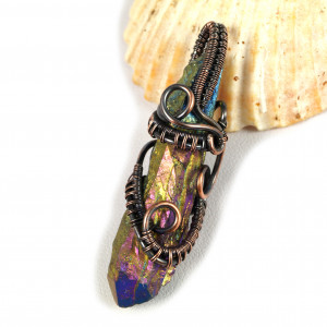 Kwarc pokryty tytanem, Miedziany wisiorek z kwarcem pokrytym tytanem, ręcznie wykonany, prezent dla niej, prezent dla mamy, prezent urodzinowy