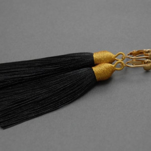 kolczyki lub klipsy z chwostami (czarne)