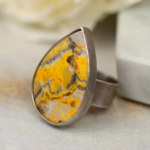 Pierścień z jaspisem w kształcie kropli Sahara a894