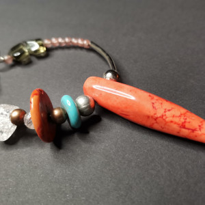 bransoletka koralikowa z koralem