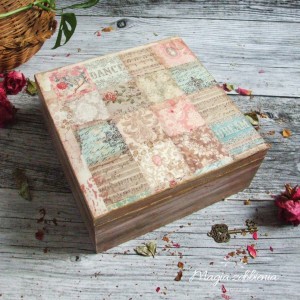 Postarzone pudełko na drobiazgi Vintage