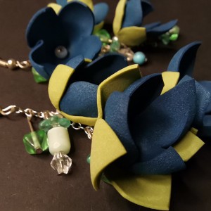 Kolczyki  wiszace duze kwiaty