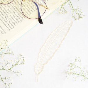 Zakładka do książki Piórko - przejrzyste