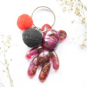 Brelok Miś - bordowa róża