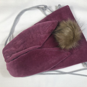 Welurowy plecak w kolorze śliwki