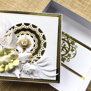 100,Kartka w pudełku na Komunię Świętą w złocie