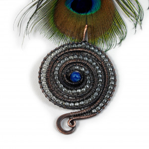 Agat, Miedziany wisior z fasetowaną kuleczką agatu dragon veins, ręcznie wykonany, prezent dla niej, prezent dla mamy, biżuteria inspirowana Grecją