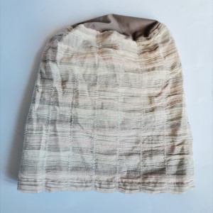 Czapka uszyta z bardzo ciekawej tkaniny