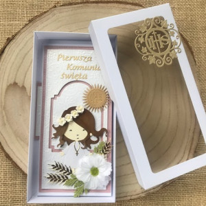 102,Komunia, Pamiątka Komunii świętej z dziewczynką