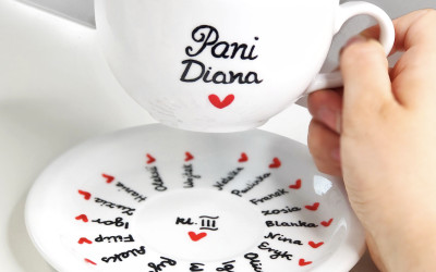 Filiżanka na prezent dla nauczyciela – wyjątkowy upominek z sercem