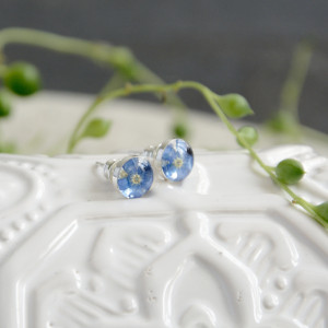 Srebrne kolczyki z kwiatami niezapominajki