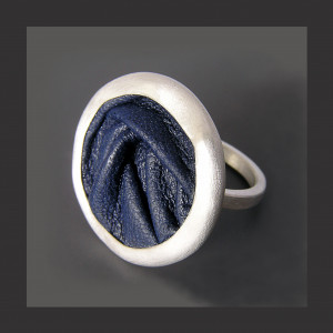 Mały pierścionek, srebro 925, skóra, rozmiar 6-10