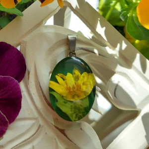 srebrna zawieszka srebrny wisiorek naszyjnik żółty kwiaty żywica epoksydowa jubilerska z kwiatami