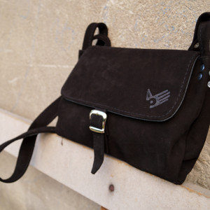 SUROWA BARONOWA Mała Czarna Zamszowa