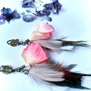 Klipsy pióra i kwiaty