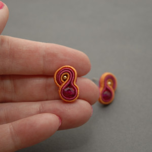 malutkie kolczyki sutasz