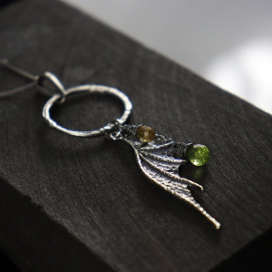 Duży wisior koło ze skrzydłem smoka - srebro (z łańcuszkiem)