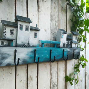Drewniany wieszak - Nadmorskie miasteczko