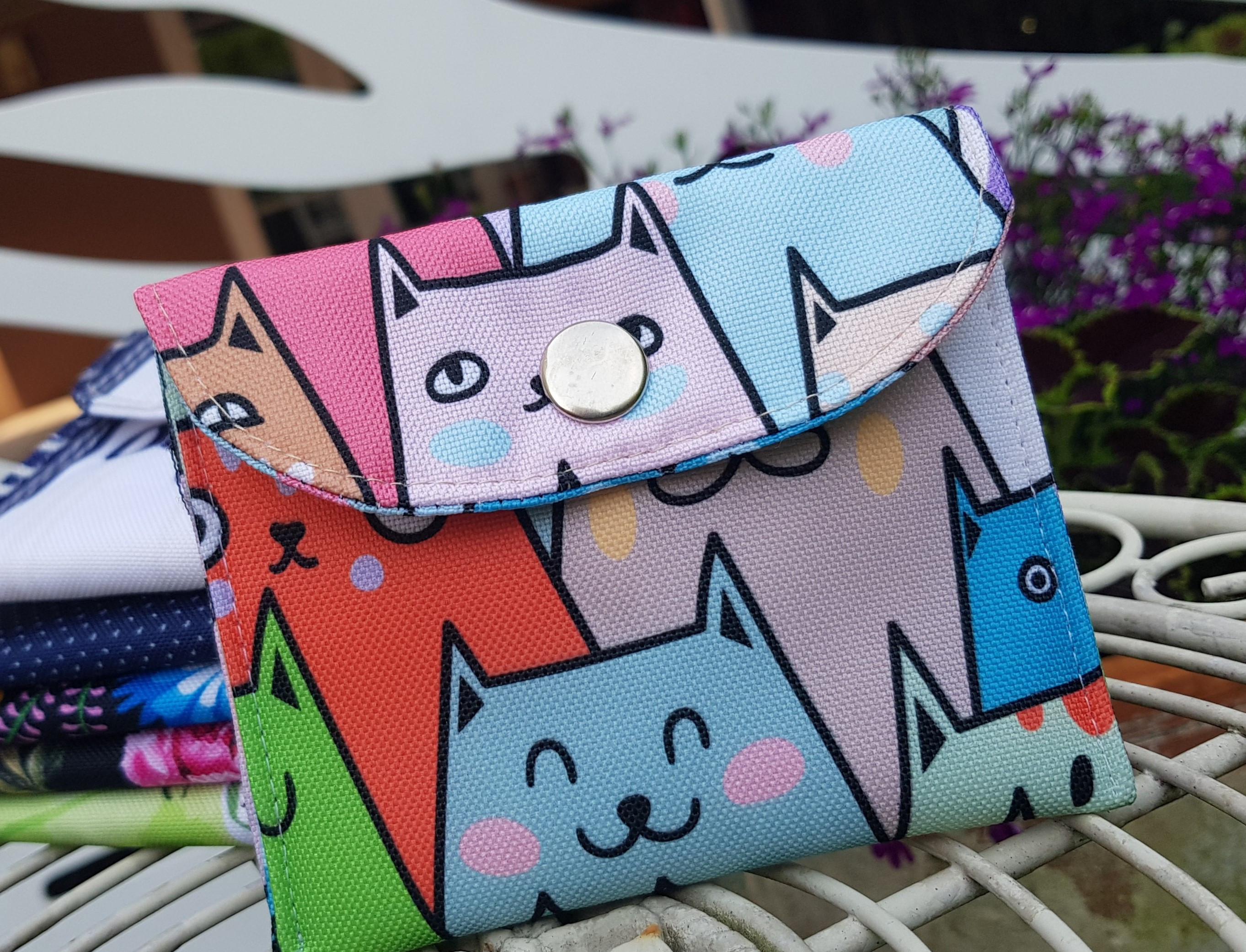 Kolorowy portfel w koty portfelik