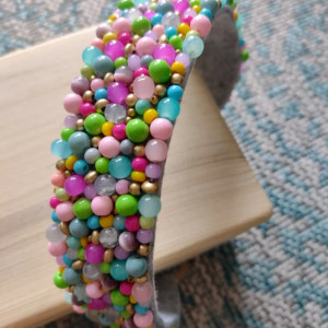 Koralikowa opaska do włosów