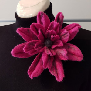 Broszka różowy kwiat