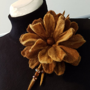 Broszka brązowy kwiat
