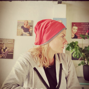 Czapka pomarańczowo szara