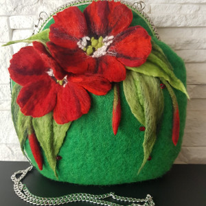 Wełniana torebka z kwiatami