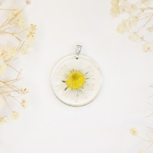 Zawieszka do naszyjnika - stokrotka