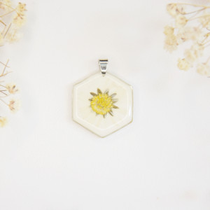 Zawieszka do naszyjnika - stokrotka