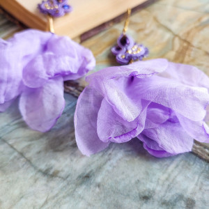 Fioletowe lekkie  kolczyki kwiatki sutasz