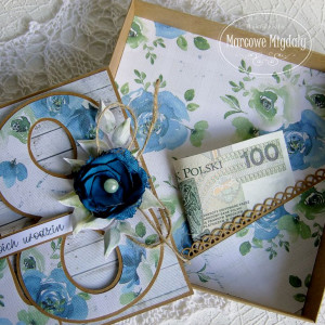 Kartka na osiemnastkę, urodzinowa kartka w pudełku, kwiatowa