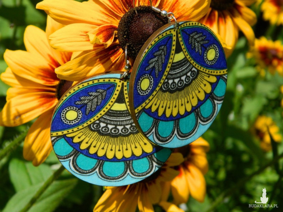 Kolczyki flower power, drewniana biżuteria hippie, kolczyki niebiesko żółte, biżuteria boho etno folk, duże kolczyki koła, mandala, Afryka, kolczyki afrykańskie, Frida