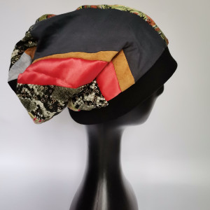 Czapka natchniona pozuje fikcją żyćko tachluje