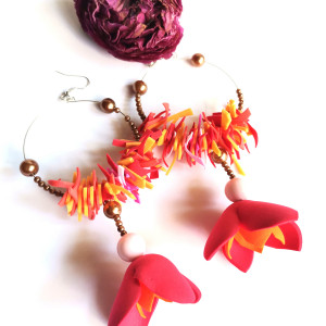 Kolczyki blond grzywka mu drżała gdy