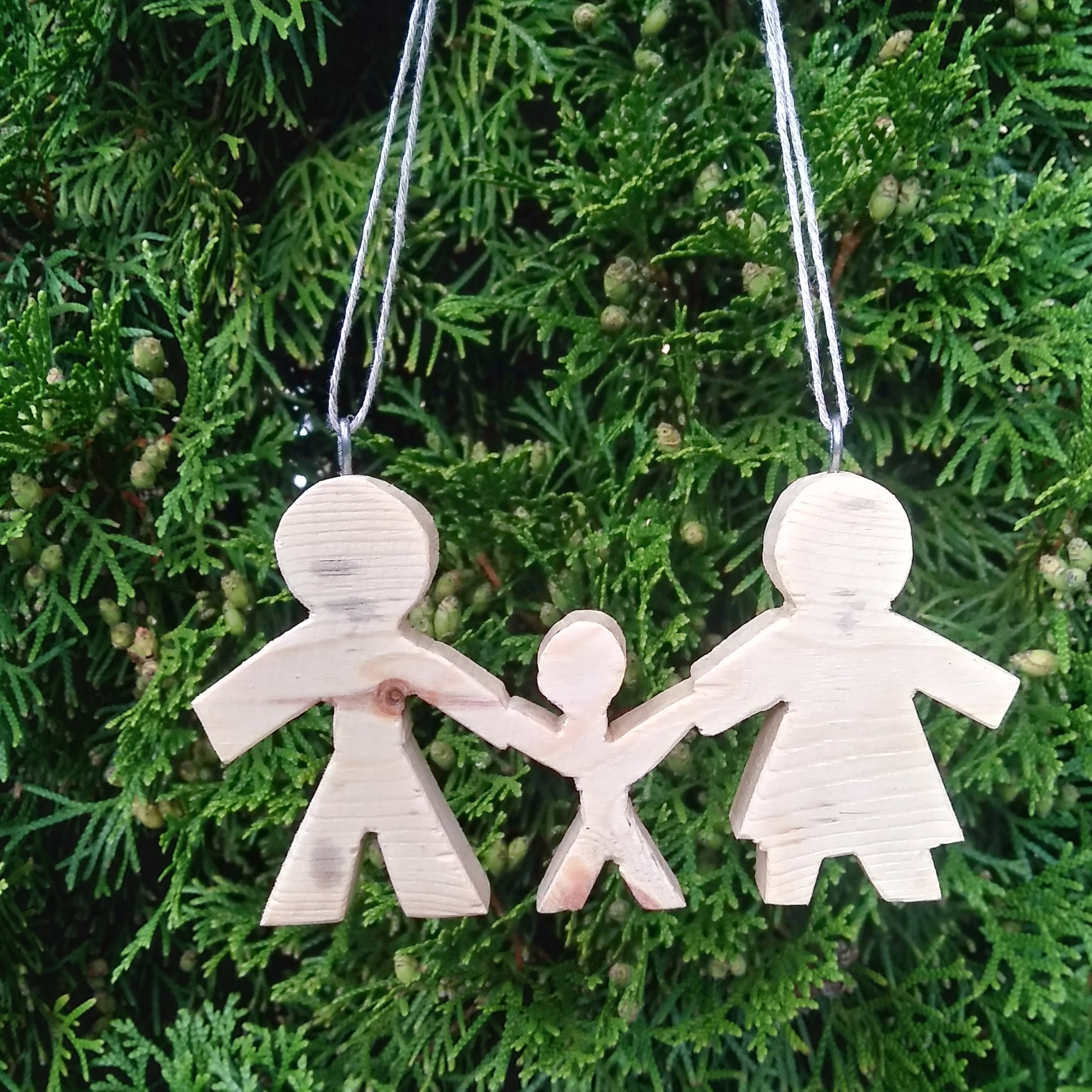 Rodzina z synem- drewniana wisząca ozdoba