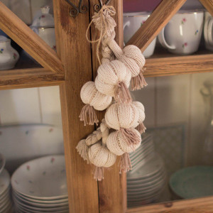 Szydełkowy czosnkowy warkocz