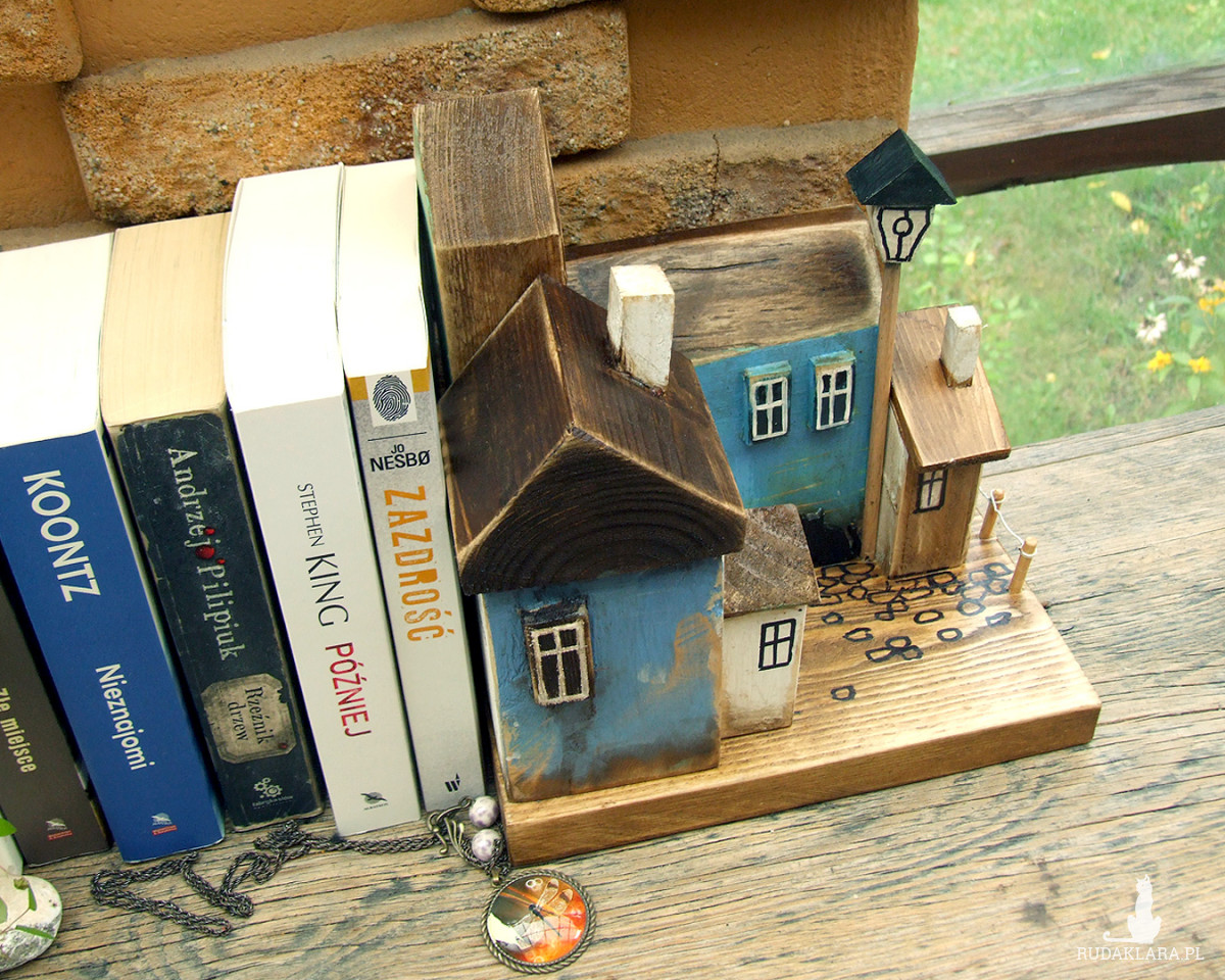 Podpórka do książek, dekoracja - Podwórko
