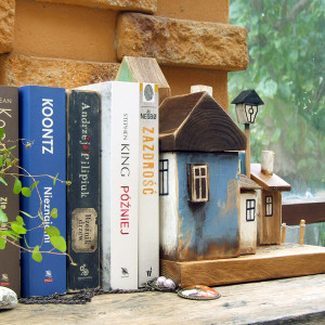 Podpórka do książek, dekoracja - Podwórko
