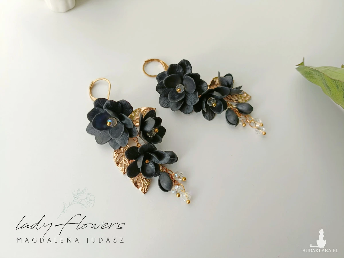Kolczyki z czarnymi kwiatami