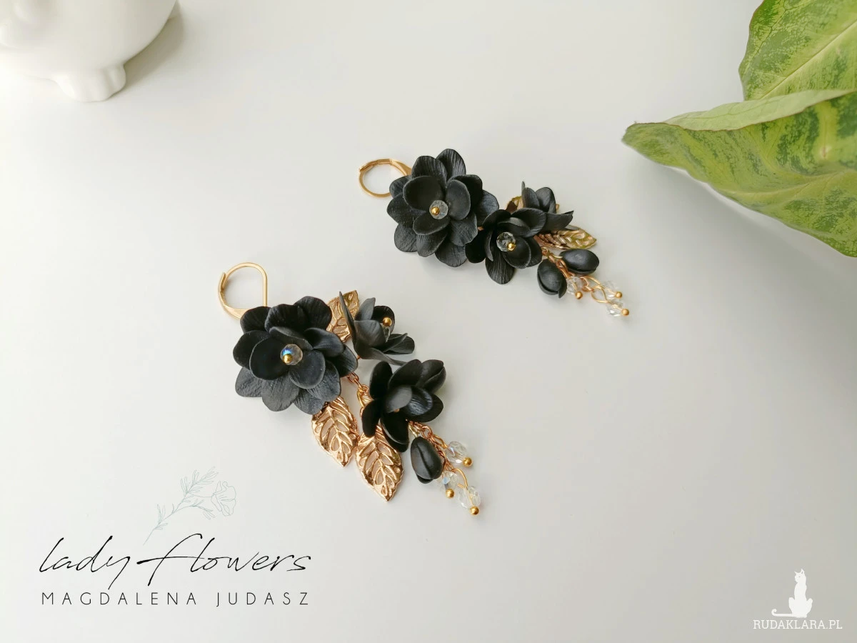 Kolczyki z czarnymi kwiatami