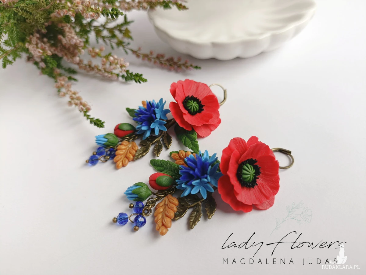 Kolczyki z makami i chabrami
