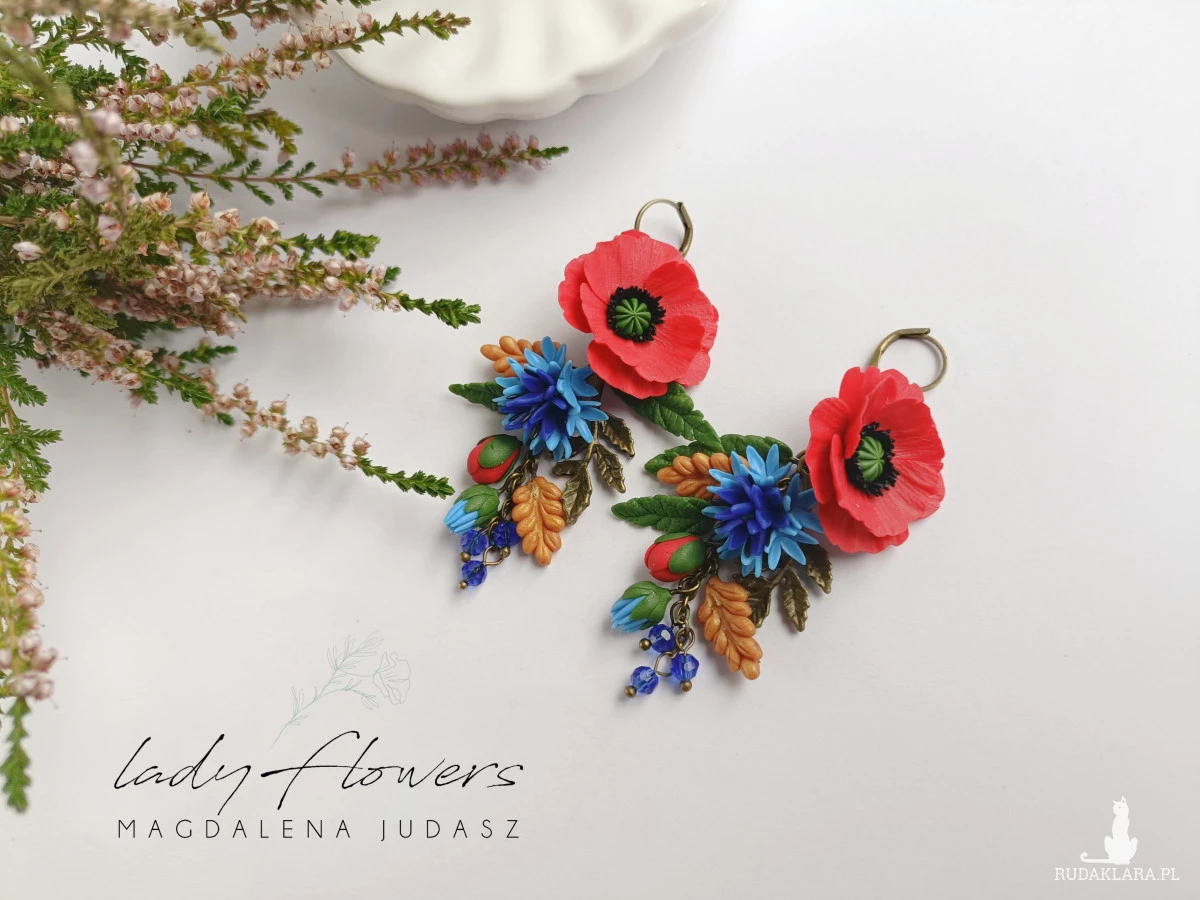 Kolczyki z makami i chabrami