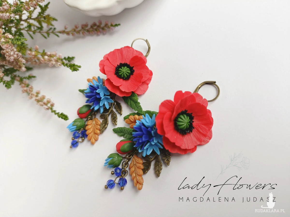 Kolczyki z makami i chabrami