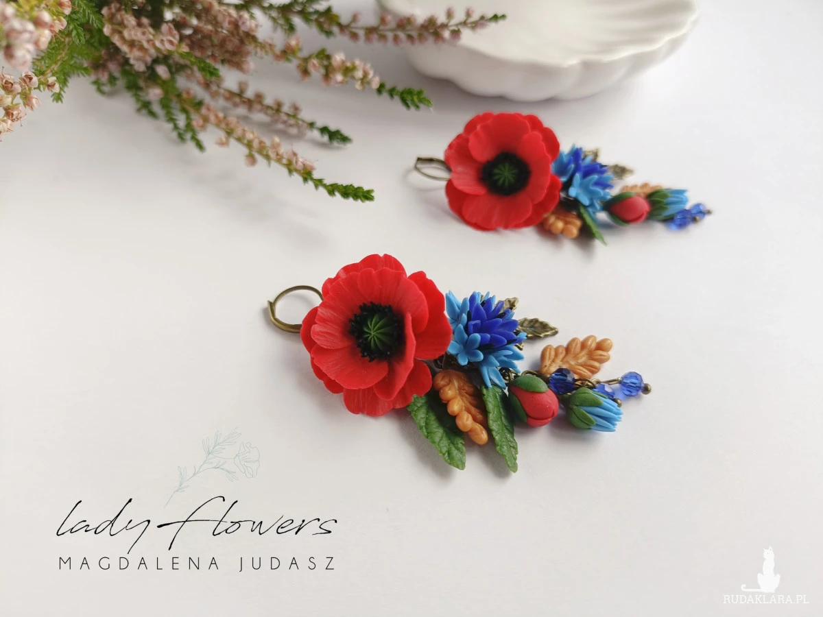 Kolczyki z makami i chabrami