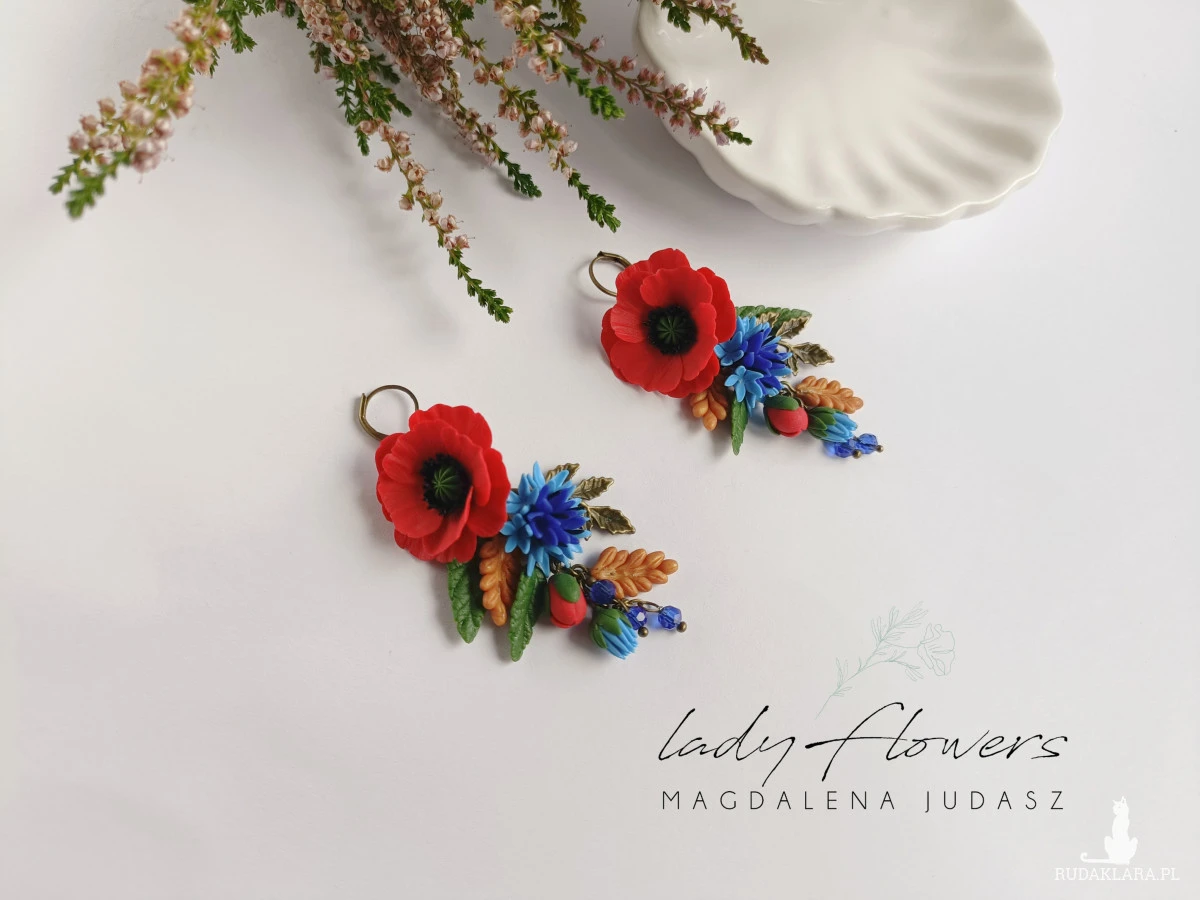 Kolczyki z makami i chabrami