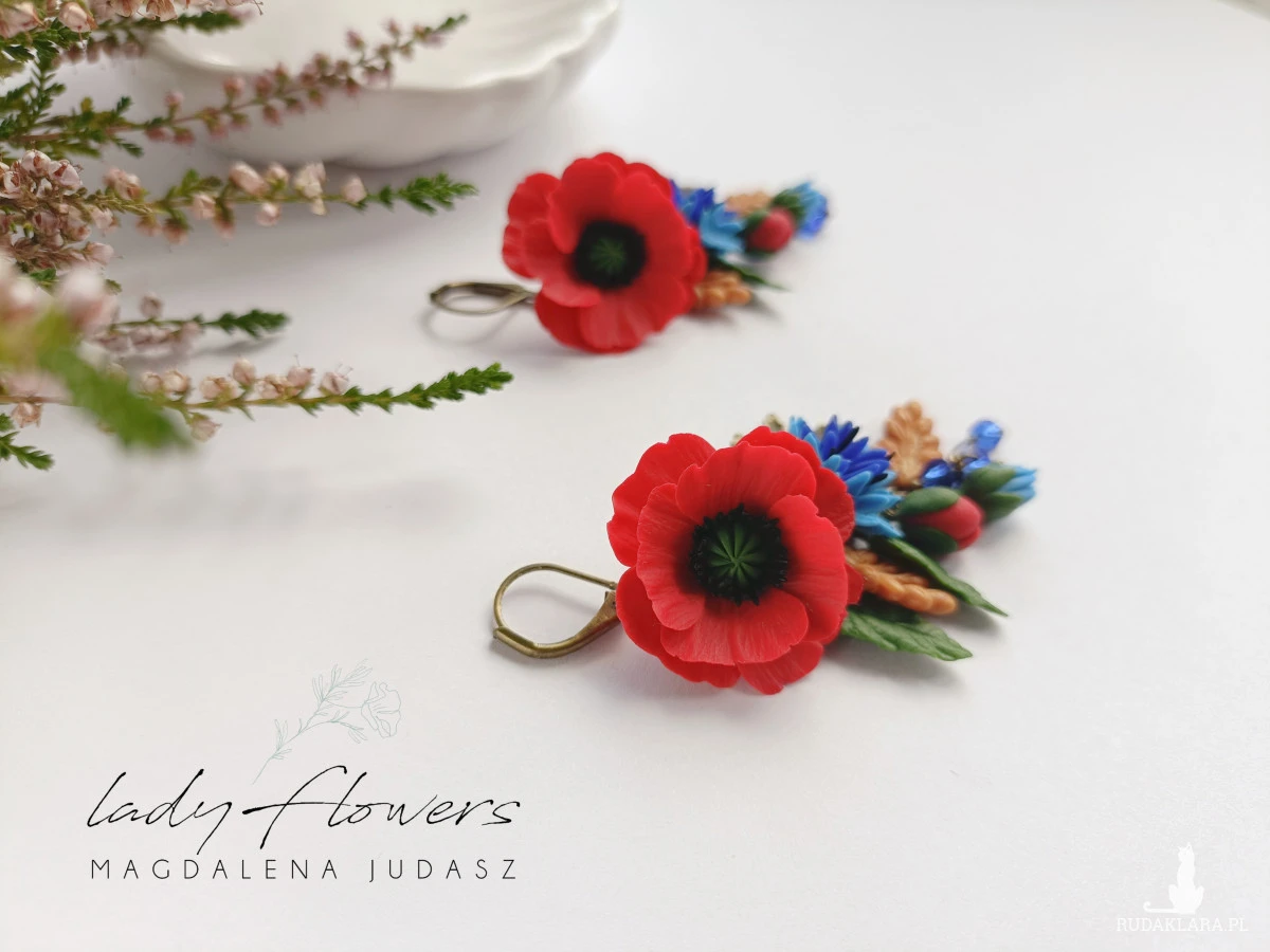 Kolczyki z makami i chabrami